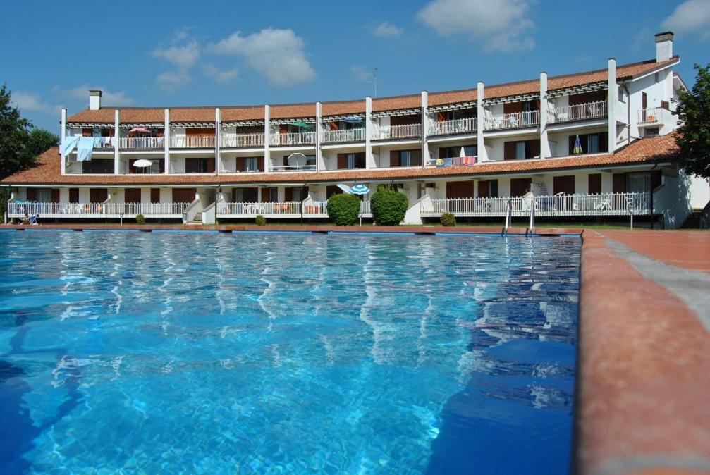 Residence Selenis Bilocale Vista Piscina - Agenzia Cocal Caorle Exterior foto